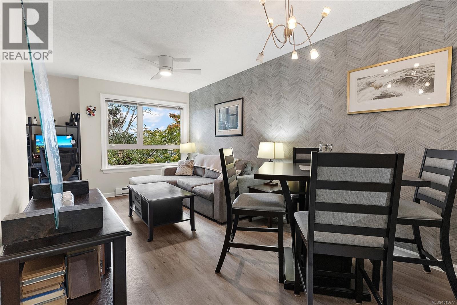 325 2245 James White Blvd, Sidney