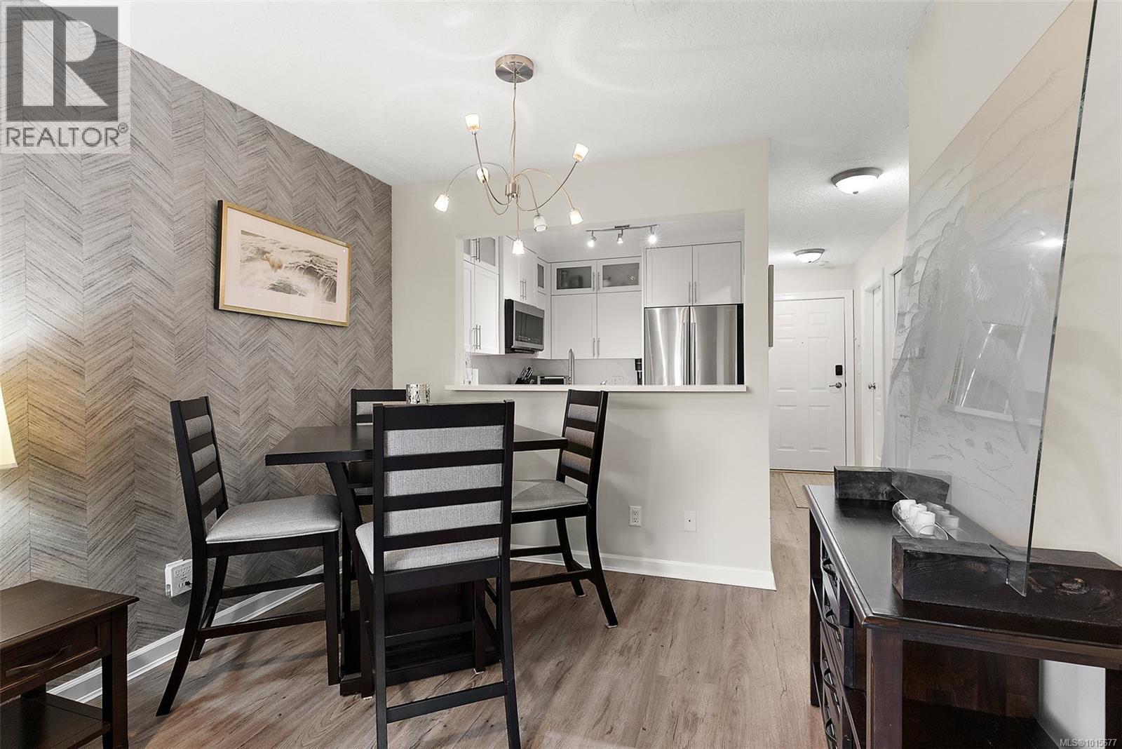 325 2245 James White Blvd, Sidney