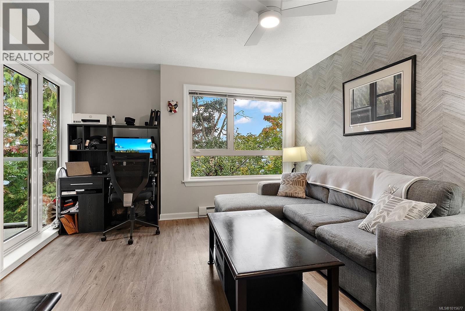 325 2245 James White Blvd, Sidney