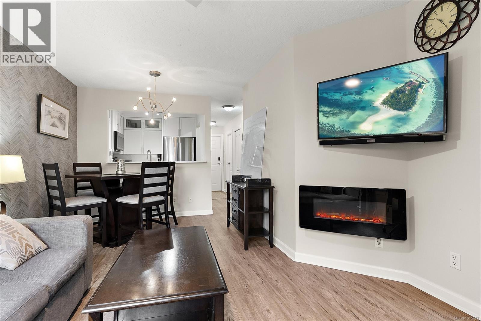 325 2245 James White Blvd, Sidney