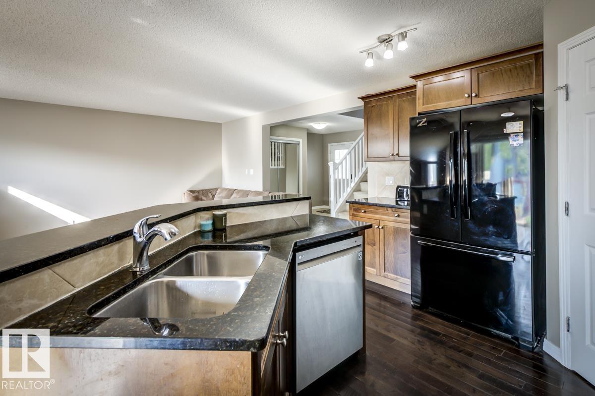 5823 7 AV SW, Edmonton