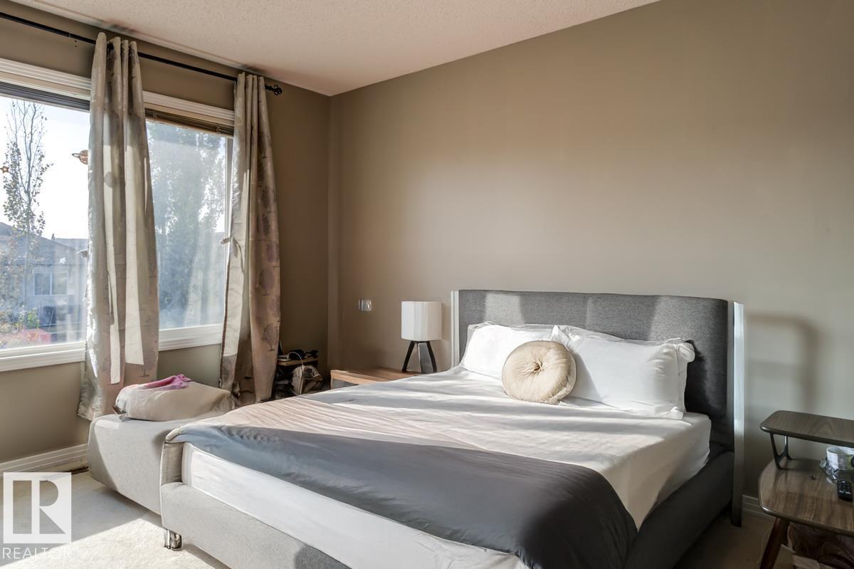 5823 7 AV SW, Edmonton