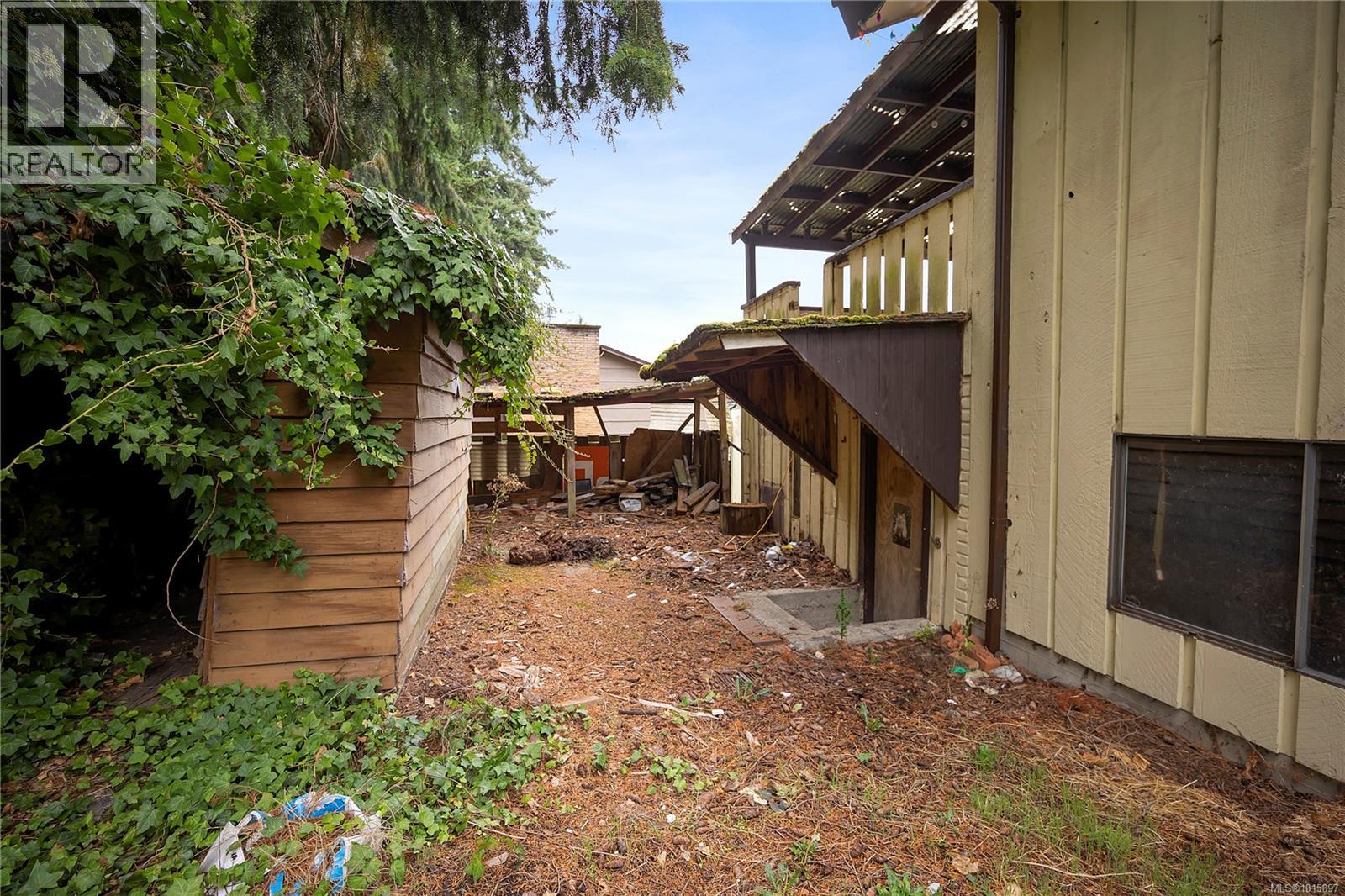 705 Heaslip Pl, Colwood