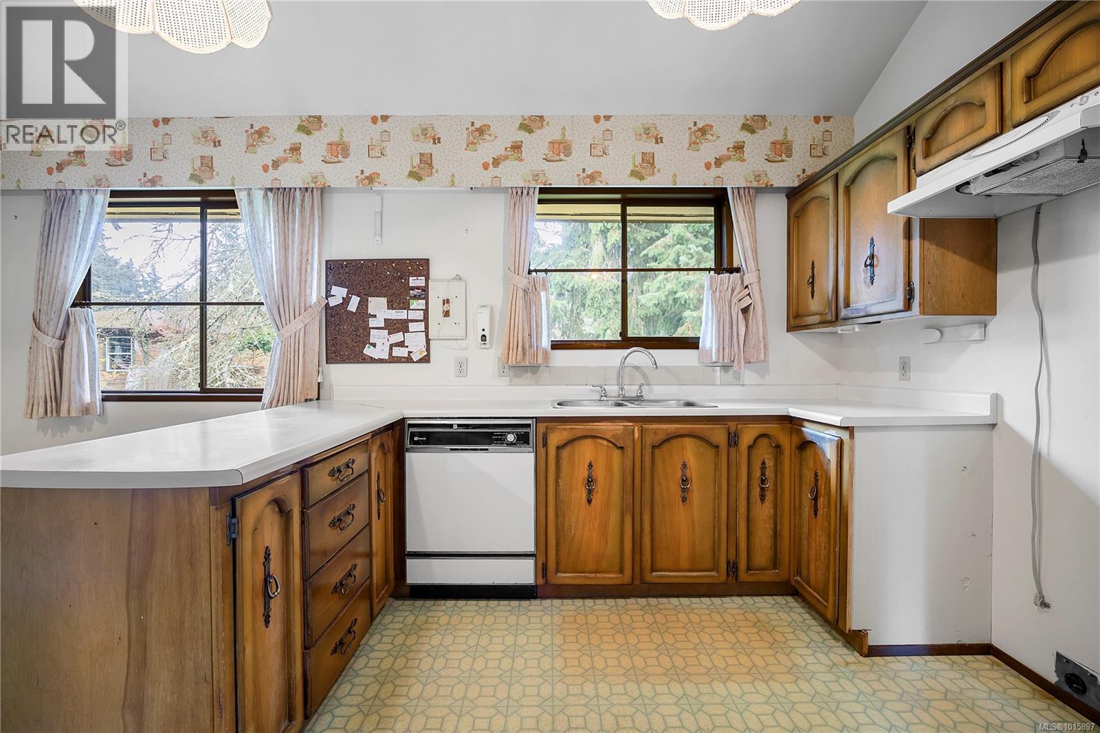 705 Heaslip Pl, Colwood