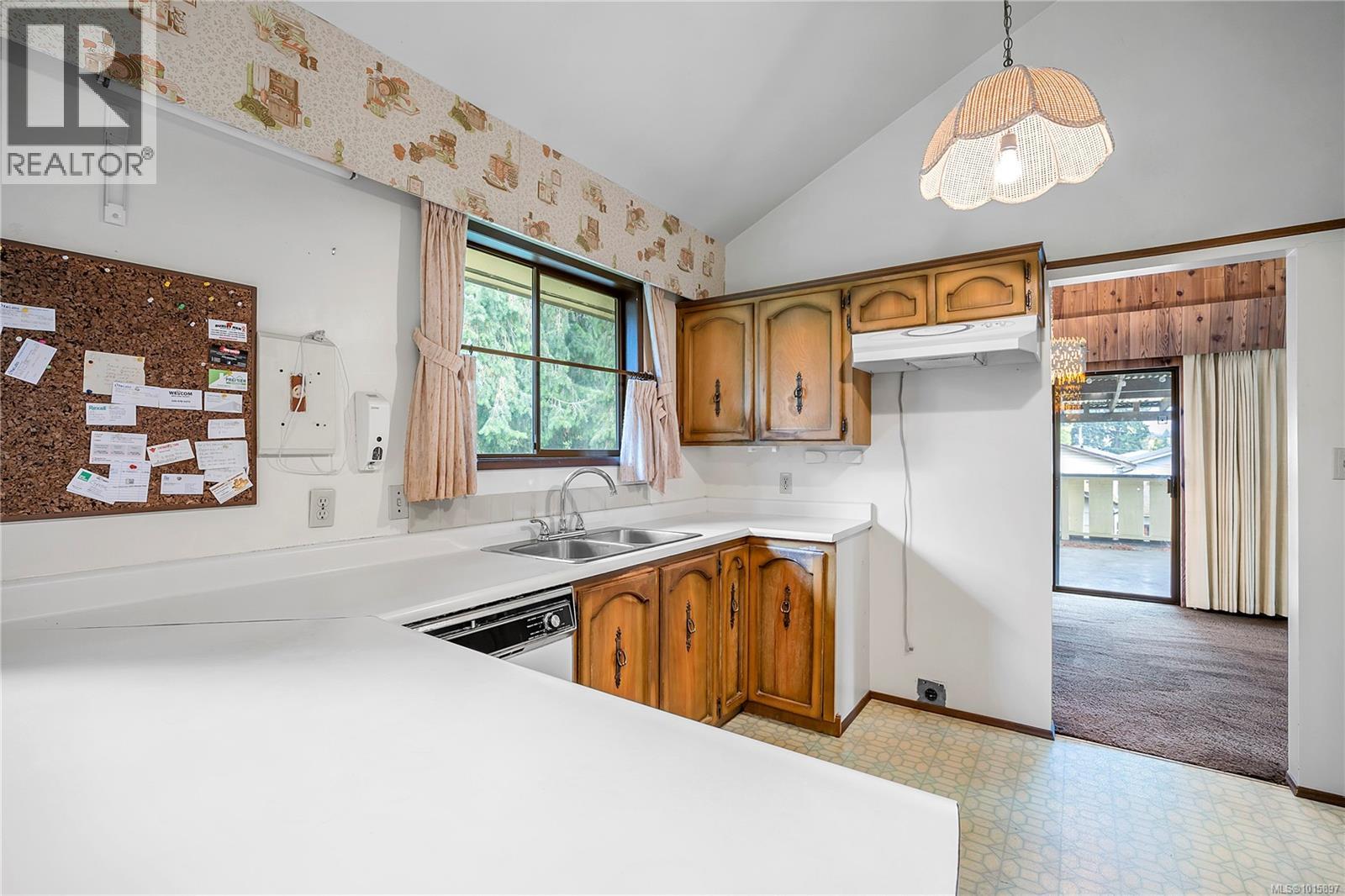 705 Heaslip Pl, Colwood