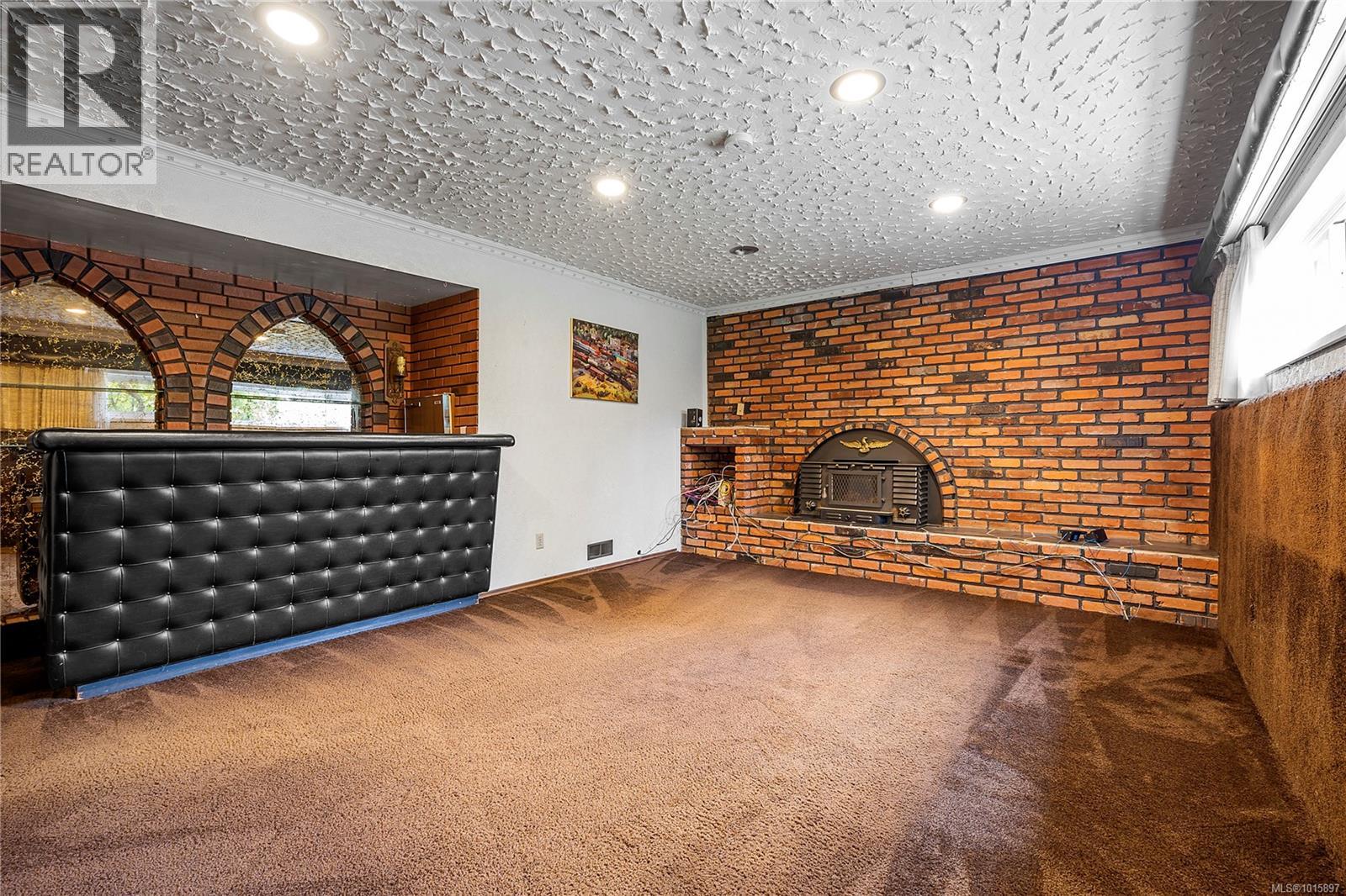 705 Heaslip Pl, Colwood