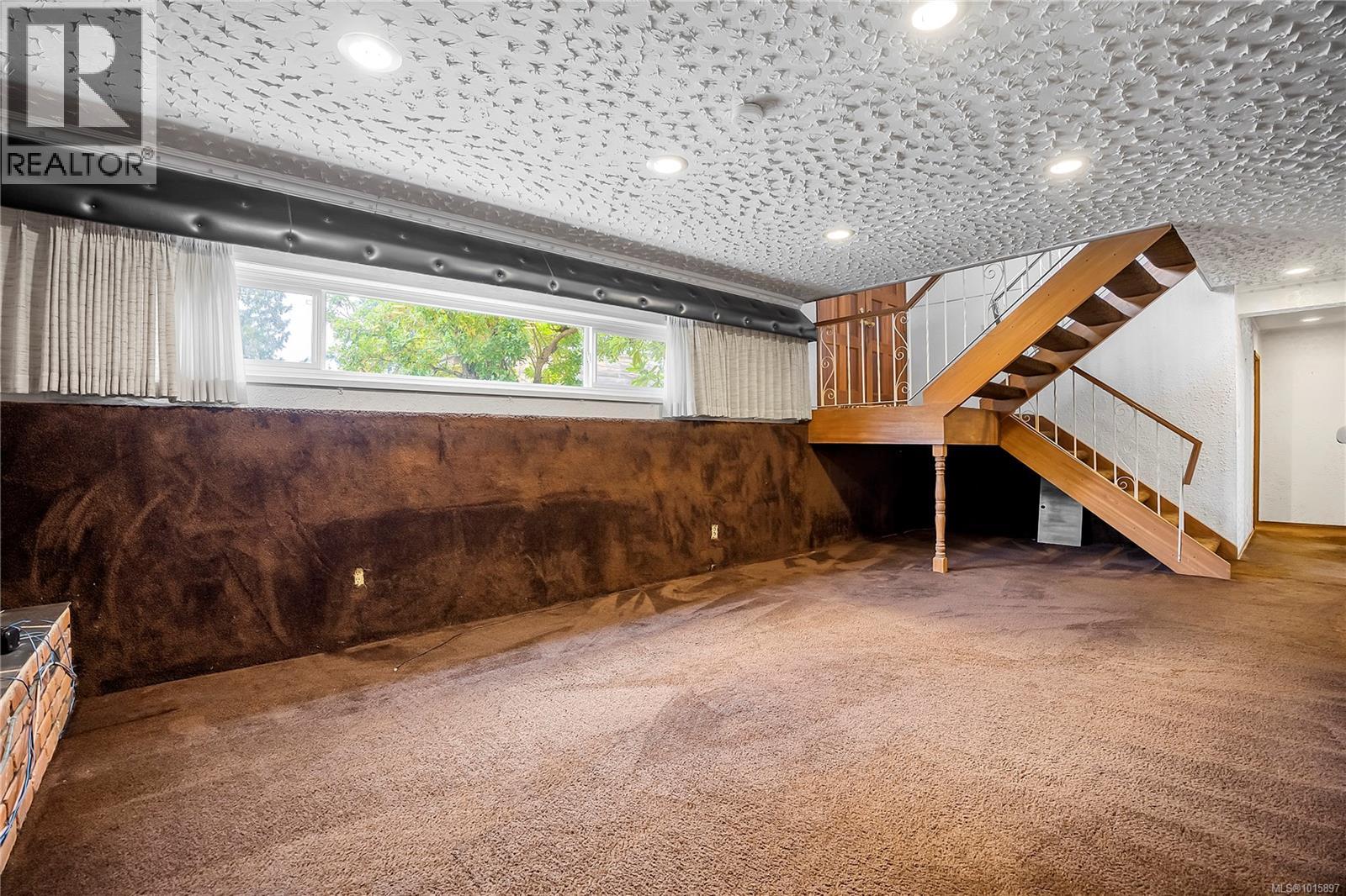 705 Heaslip Pl, Colwood