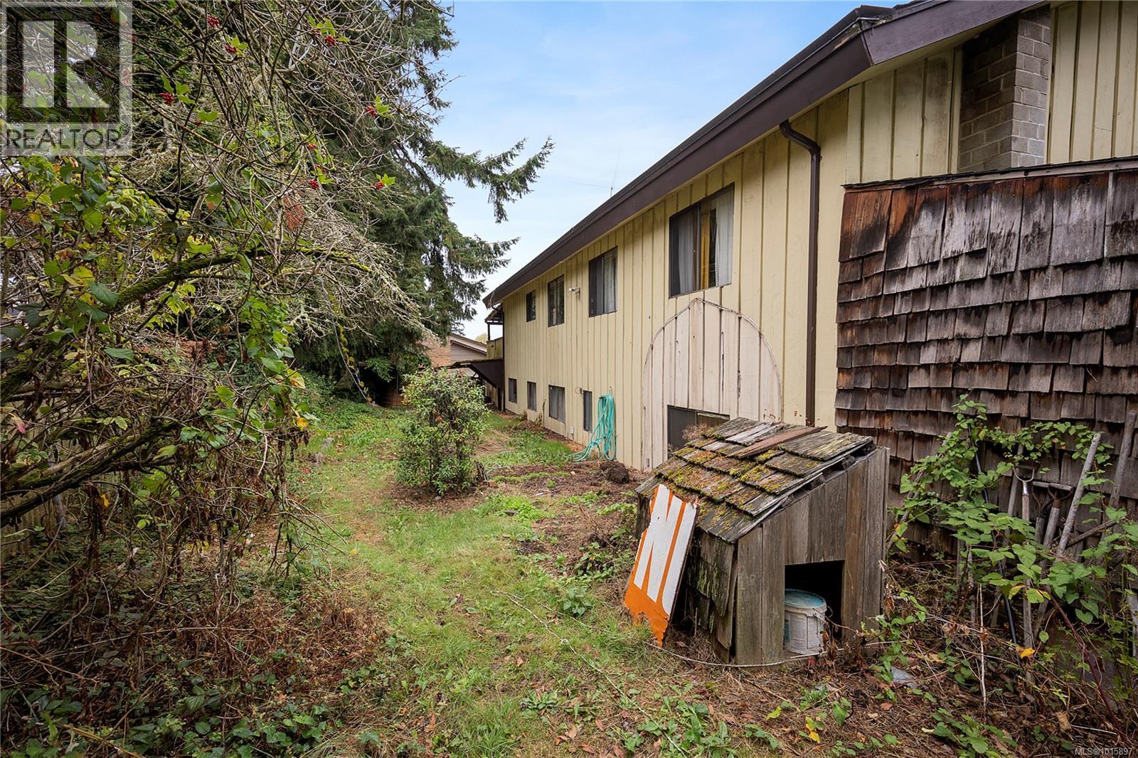 705 Heaslip Pl, Colwood