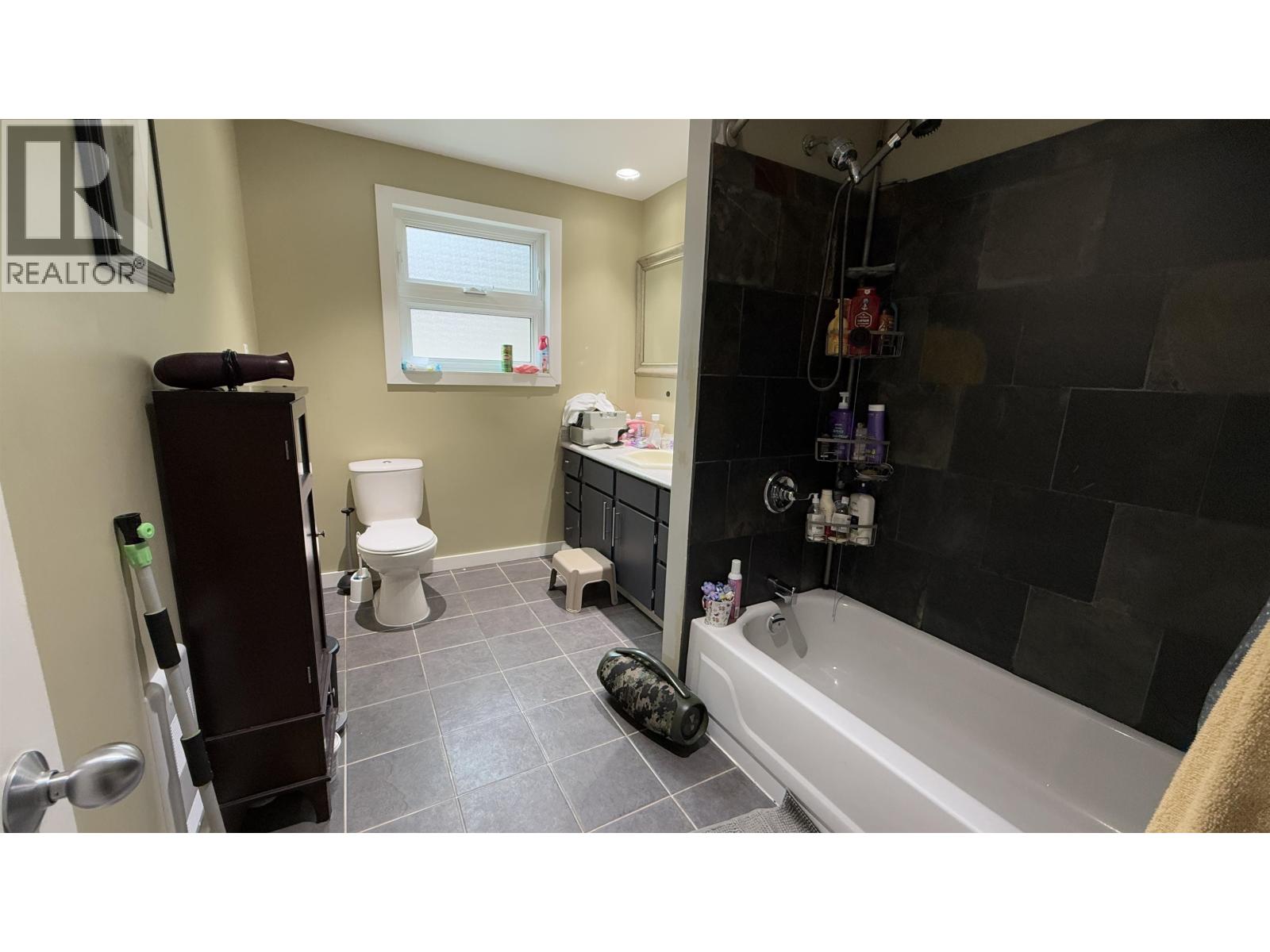 523 PILLSBURY AVENUE