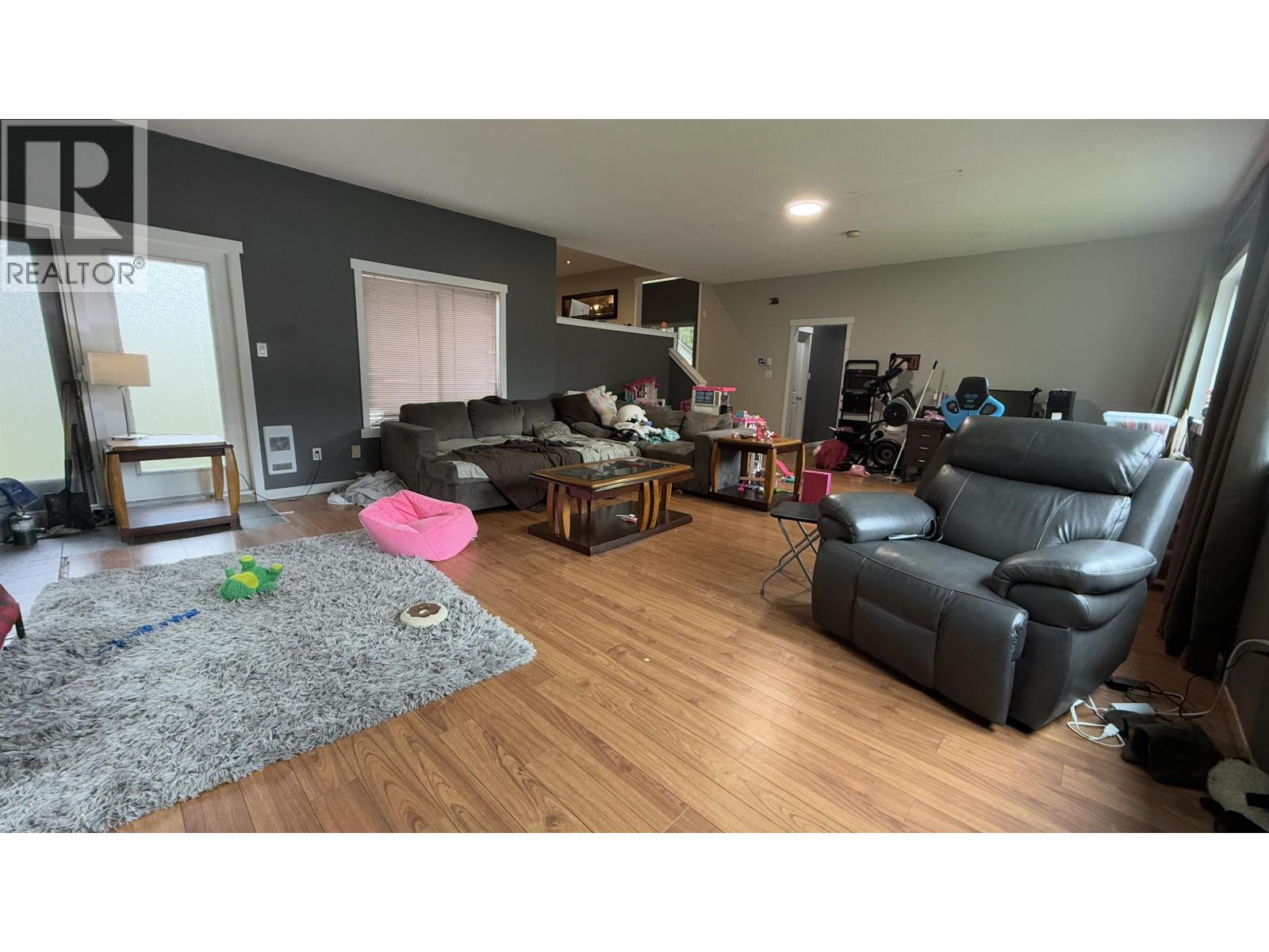 523 PILLSBURY AVENUE