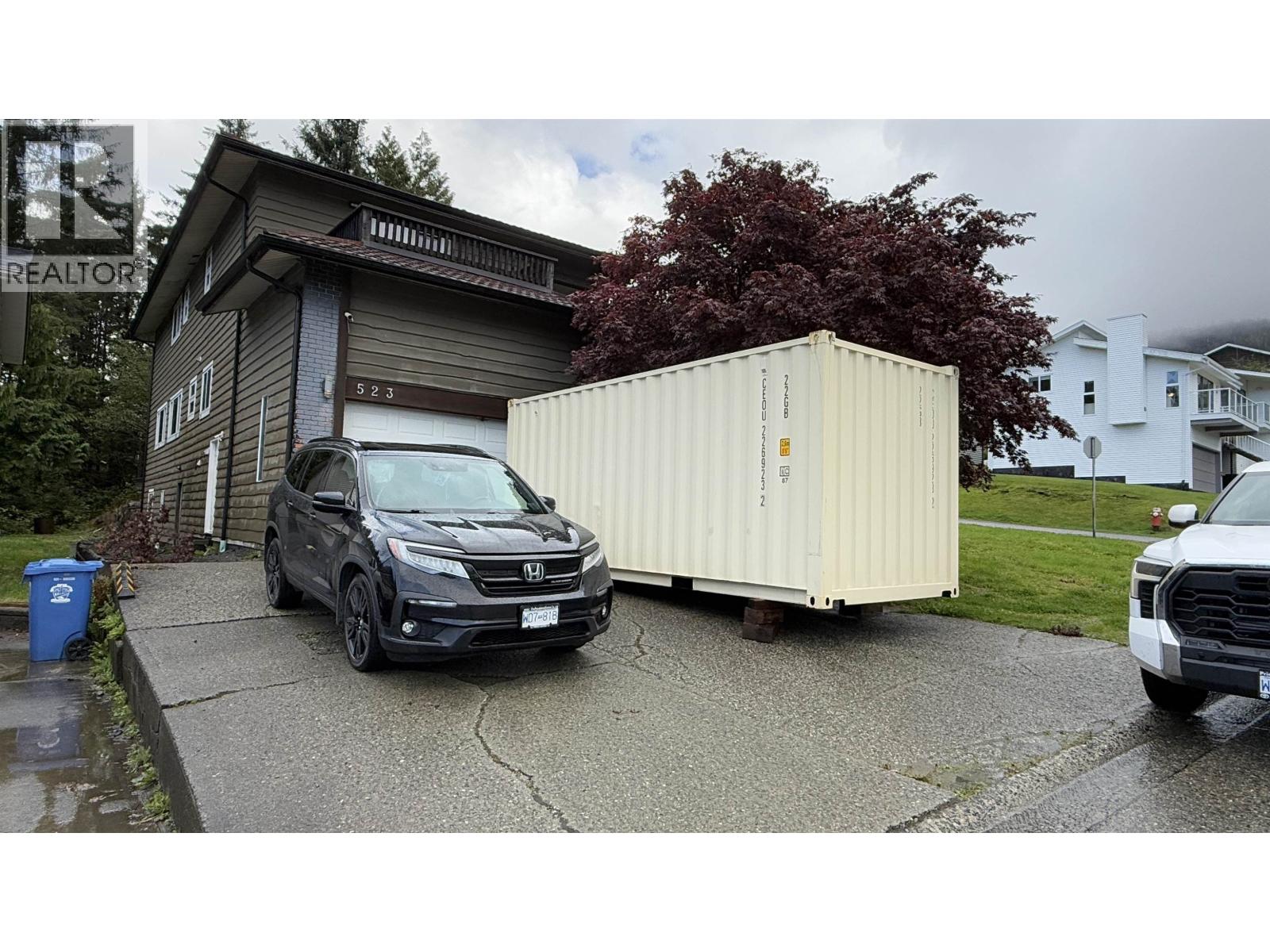 523 PILLSBURY AVENUE