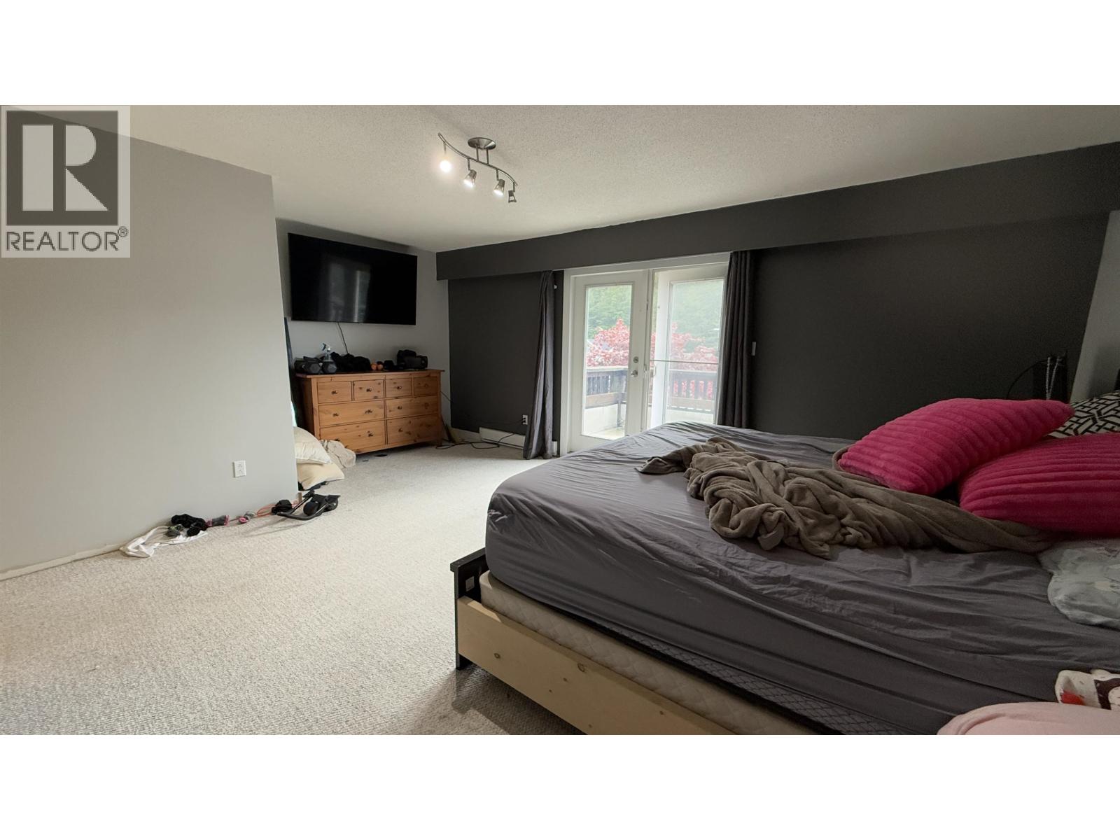 523 PILLSBURY AVENUE