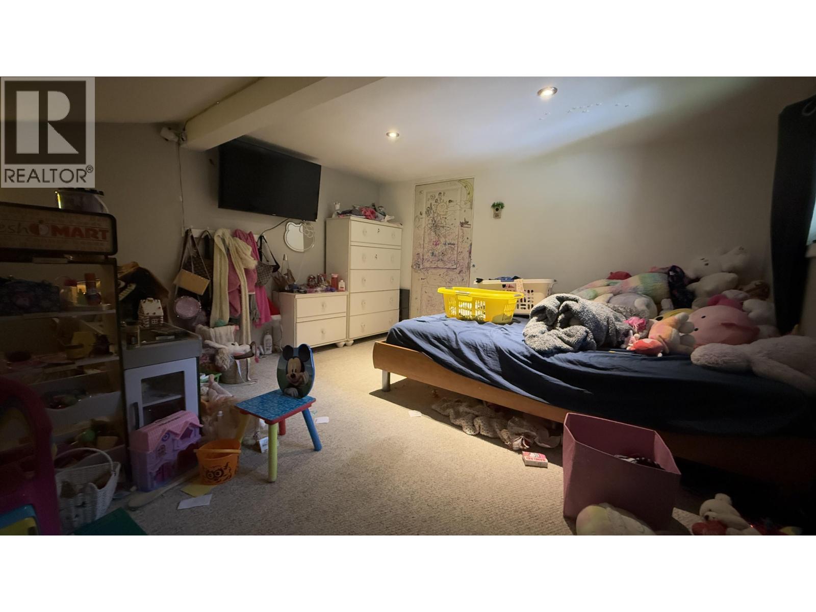 523 PILLSBURY AVENUE