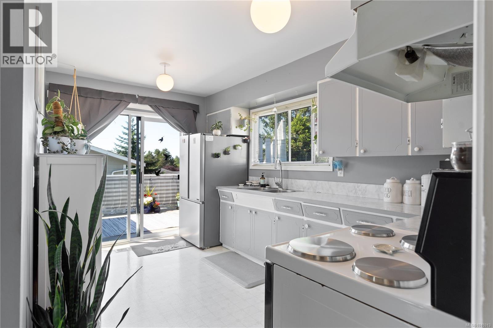  3273 Megaw Place, Saanich