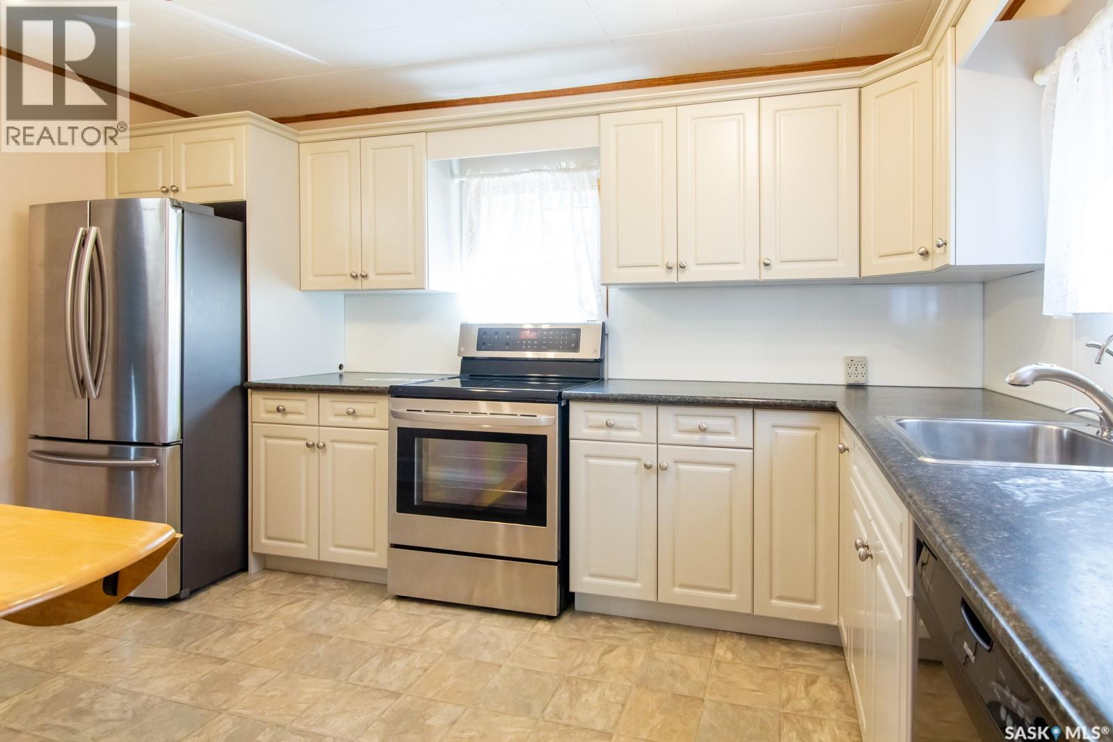 Single Family House 2 Level for Sale in  E AVENUE N Saskatoon 