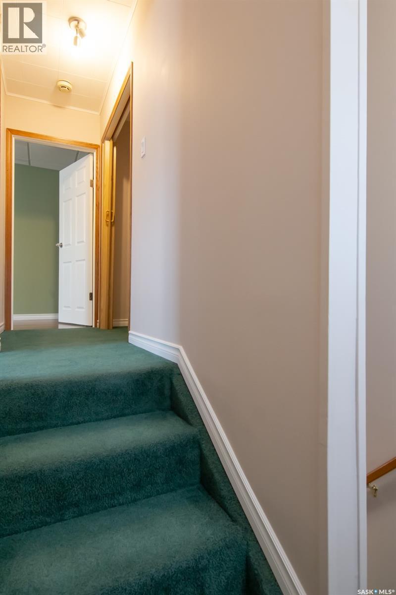 Single Family House 2 Level for Sale in  E AVENUE N Saskatoon 