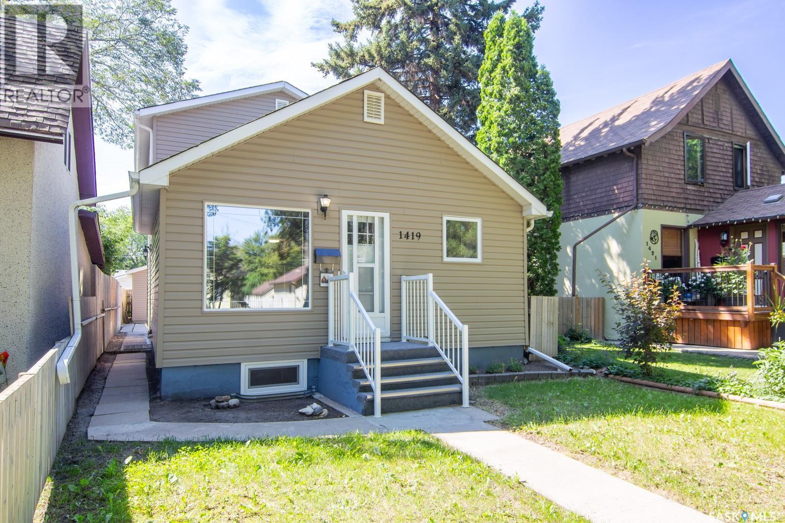 Single Family House 2 Level for Sale in  E AVENUE N Saskatoon 