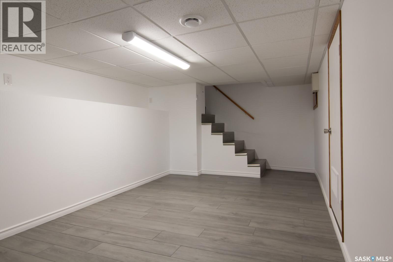 Single Family House 2 Level for Sale in  E AVENUE N Saskatoon 