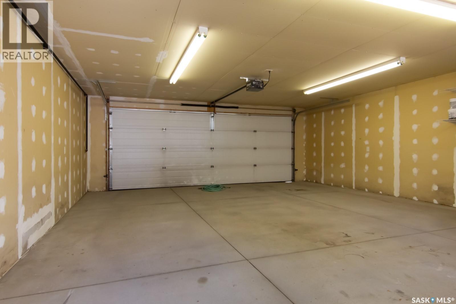 Single Family House 2 Level for Sale in  E AVENUE N Saskatoon 