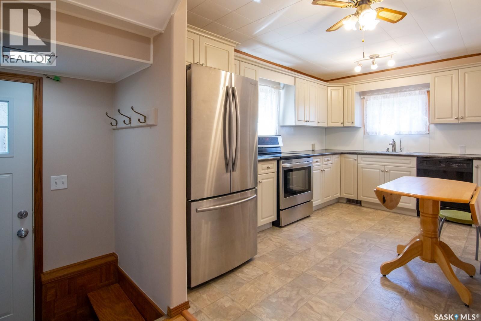 Single Family House 2 Level for Sale in  E AVENUE N Saskatoon 