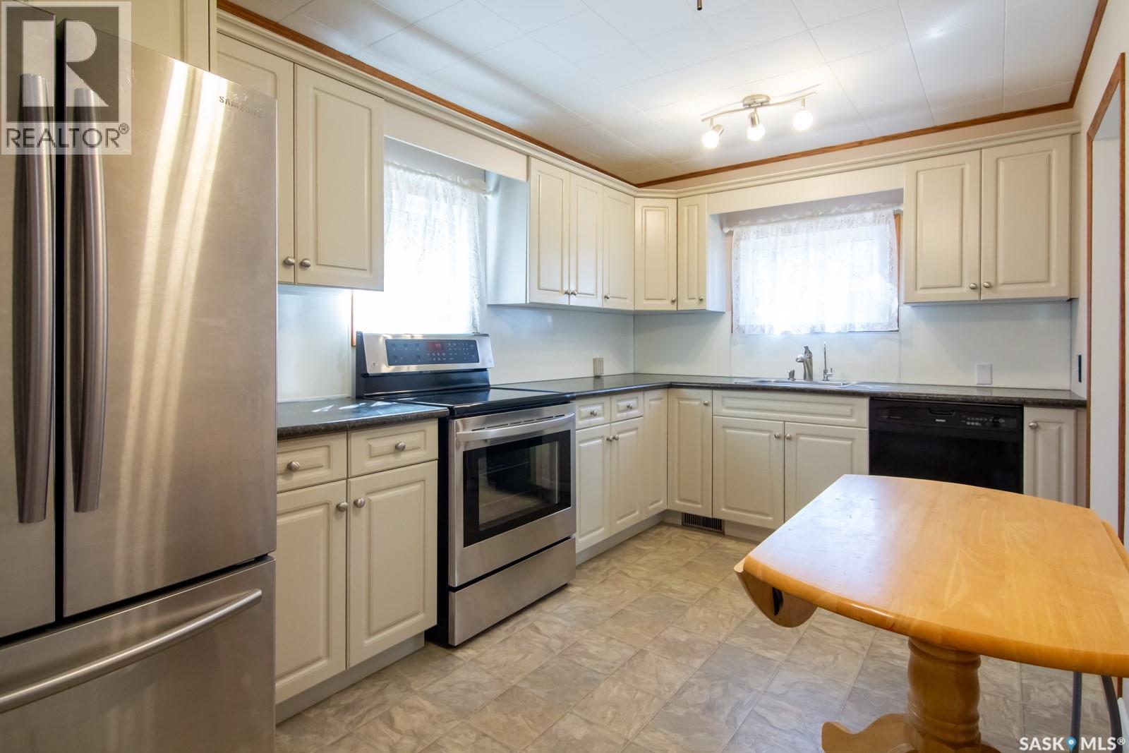 Single Family House 2 Level for Sale in  E AVENUE N Saskatoon 
