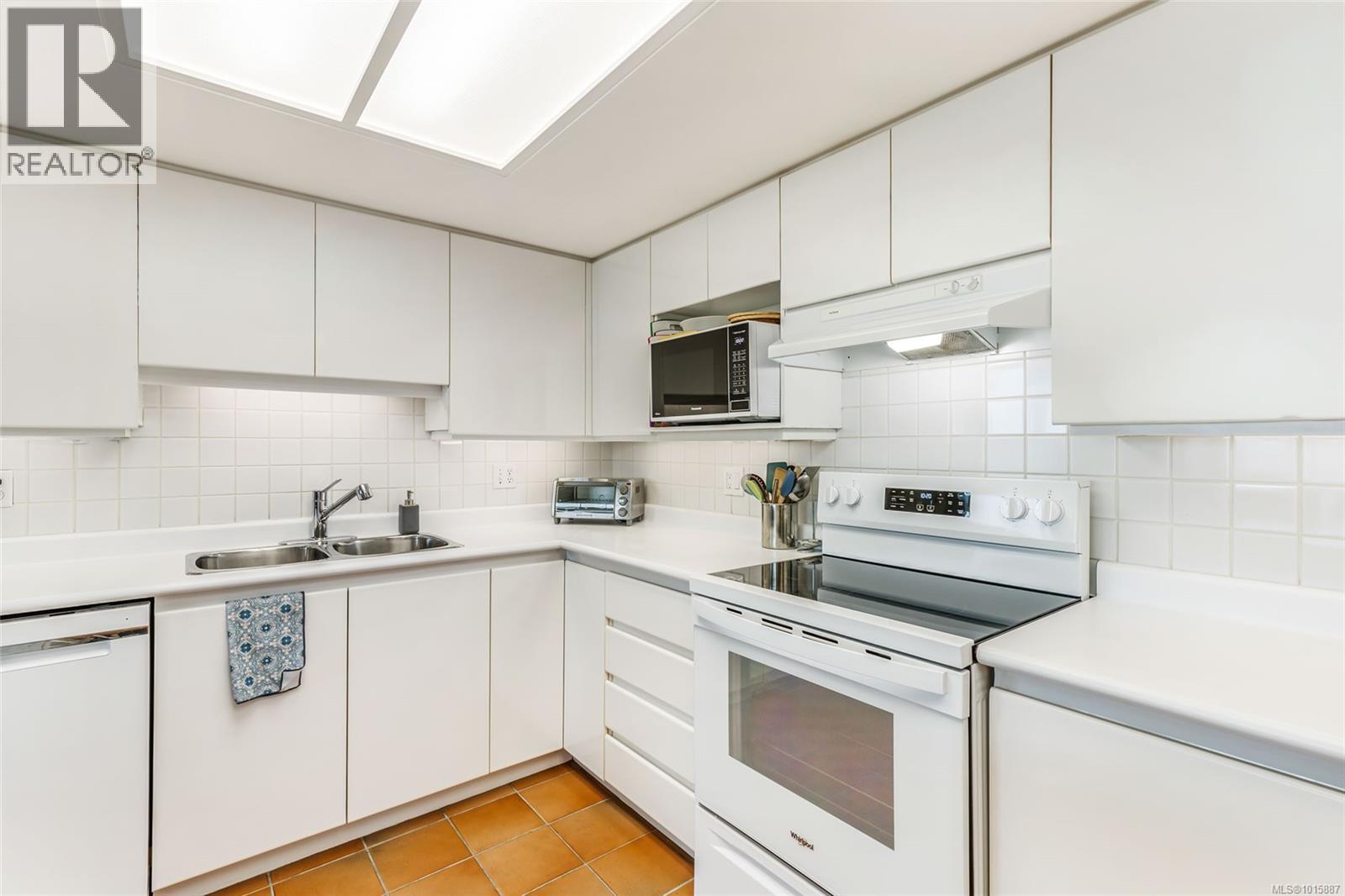 207 150 Promenade Dr, Nanaimo