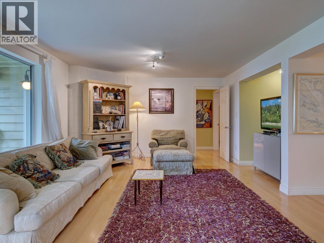 4947 SUNSHINE COAST HIGHWAY, Sechelt