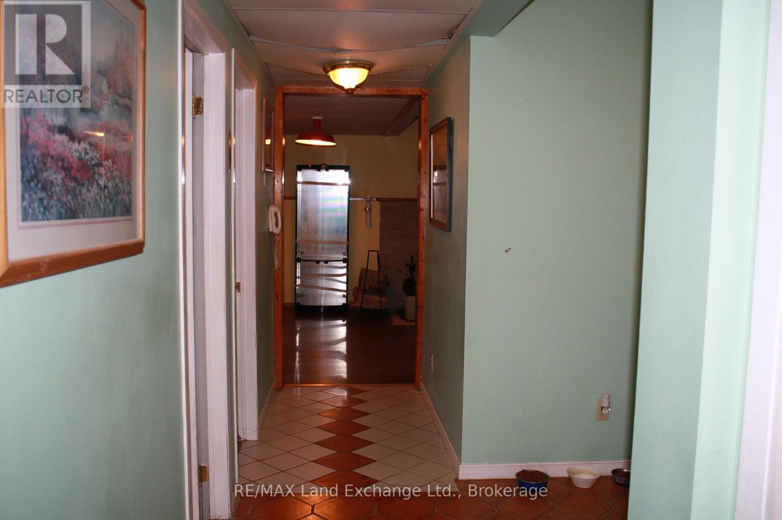 315045 HIGHWAY 6 RR1 HIGHWAY - 40