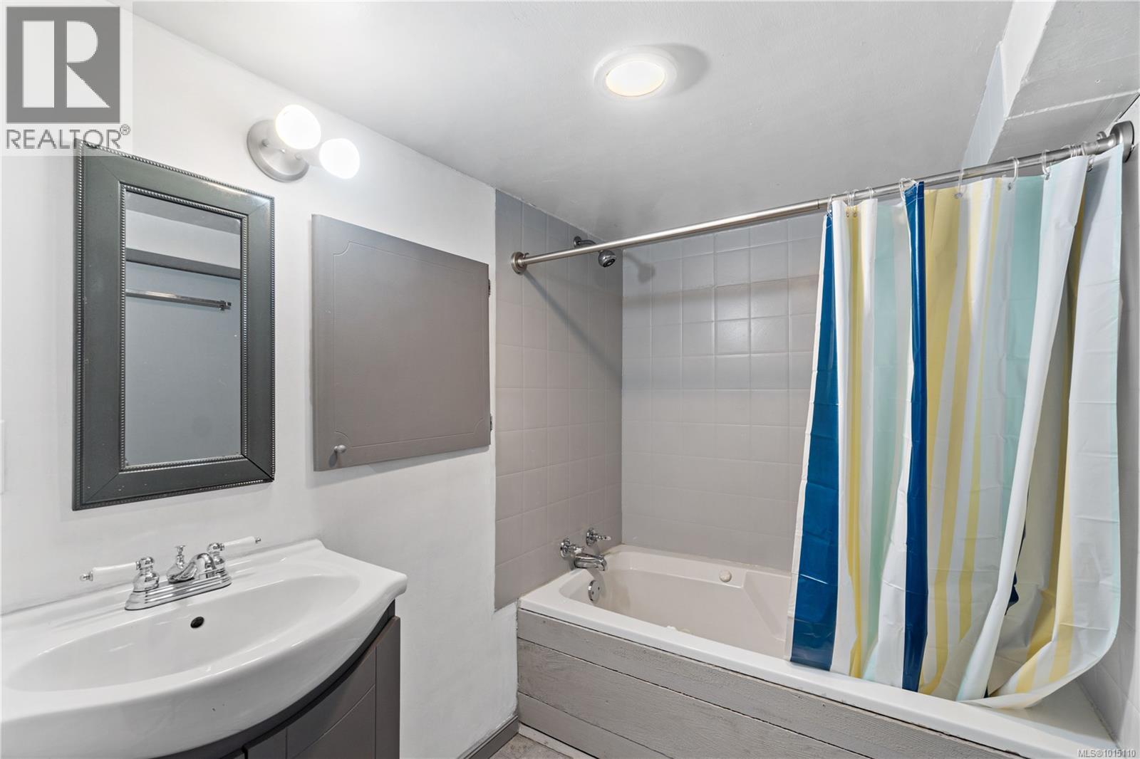 125 Harewood Rd, Nanaimo