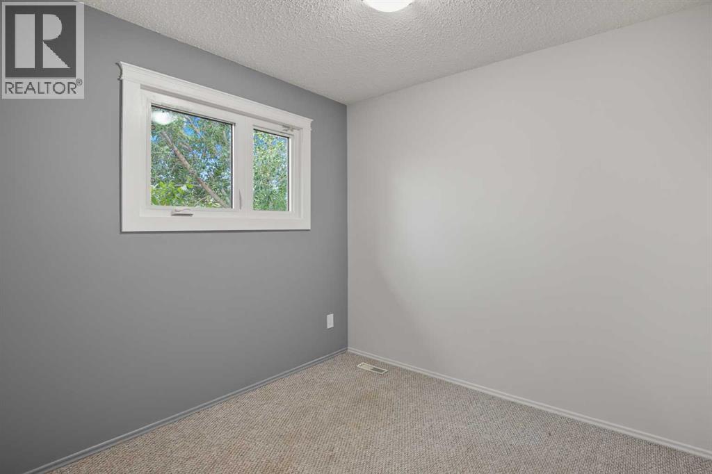 36 Page Avenue, Red Deer