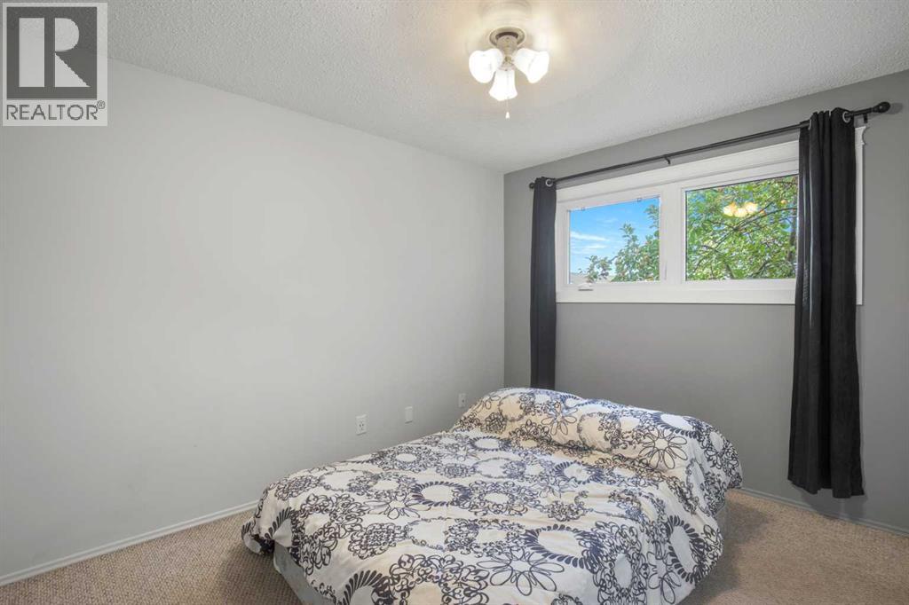 36 Page Avenue, Red Deer