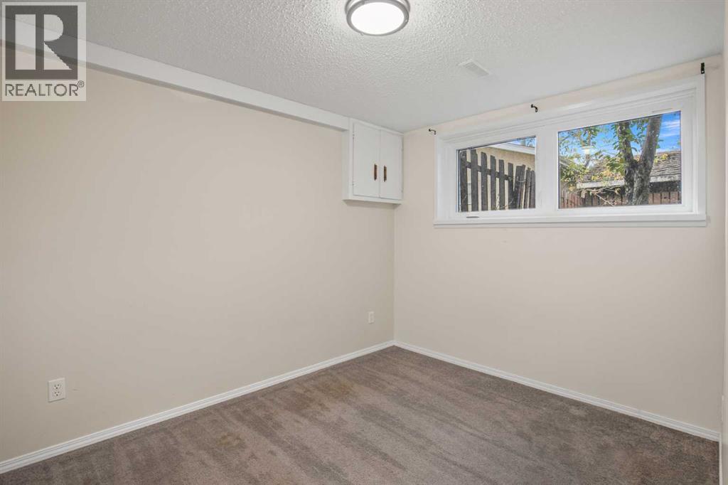 36 Page Avenue, Red Deer