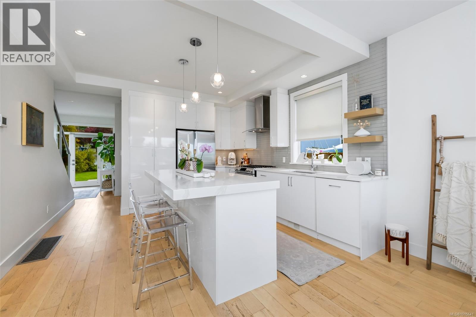 1040 Colville Road, Esquimalt
