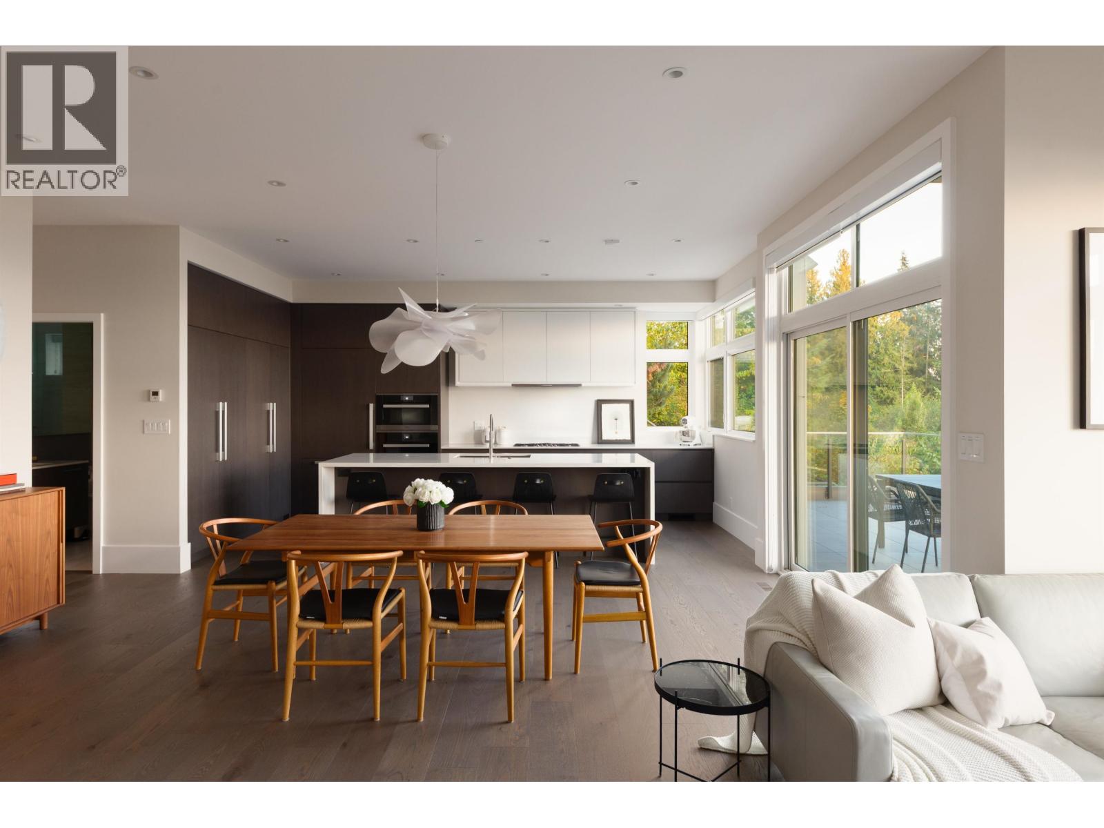 2821 CHIPPENDALE ROAD, West Vancouver