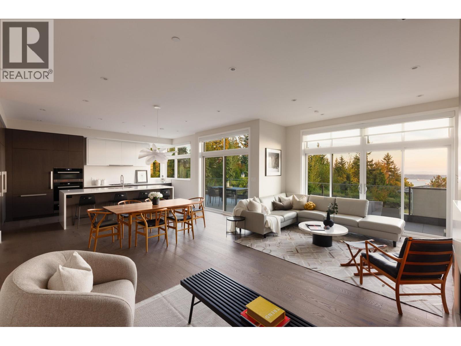 2821 CHIPPENDALE ROAD, West Vancouver