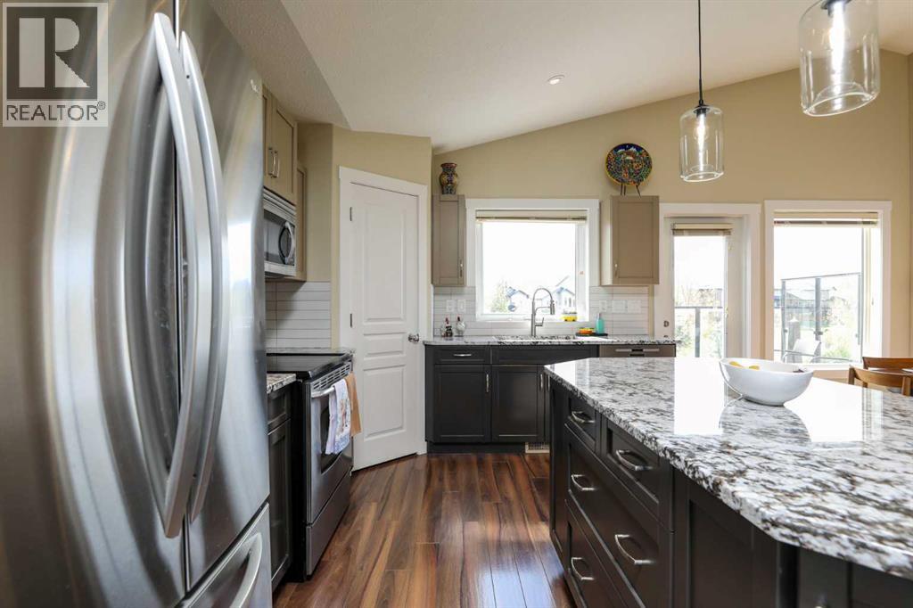 Single Family House Bi-level for Sale in  Mt Sunburst Crescent W Sunridge Lethbridge 