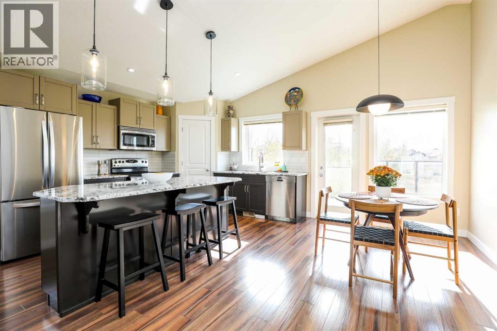 Single Family House Bi-level for Sale in  Mt Sunburst Crescent W Sunridge Lethbridge 
