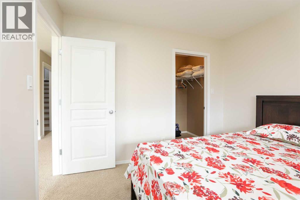 Single Family House Bi-level for Sale in  Mt Sunburst Crescent W Sunridge Lethbridge 