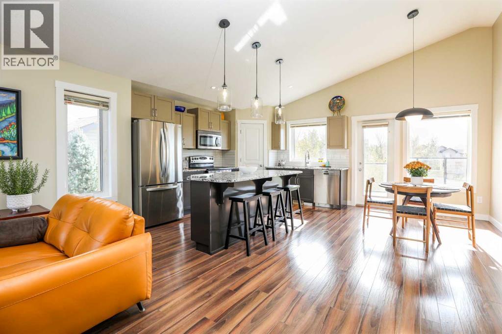 Single Family House Bi-level for Sale in  Mt Sunburst Crescent W Sunridge Lethbridge 