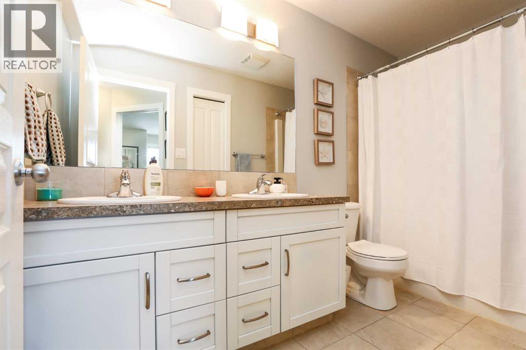 Single Family House Bi-level for Sale in  Mt Sunburst Crescent W Sunridge Lethbridge 