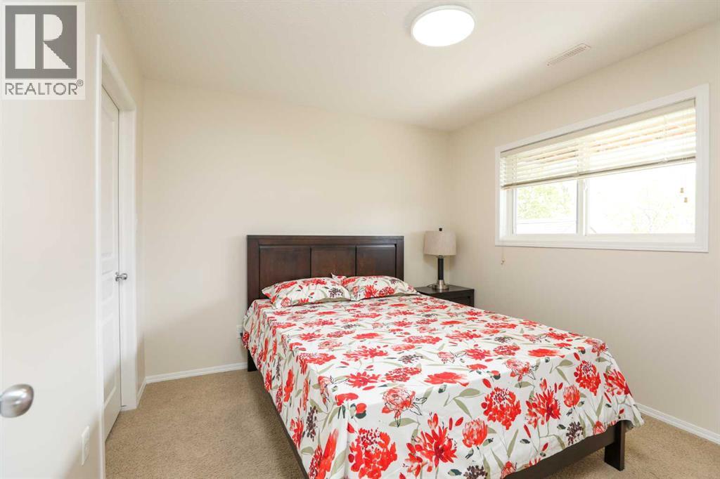 Single Family House Bi-level for Sale in  Mt Sunburst Crescent W Sunridge Lethbridge 
