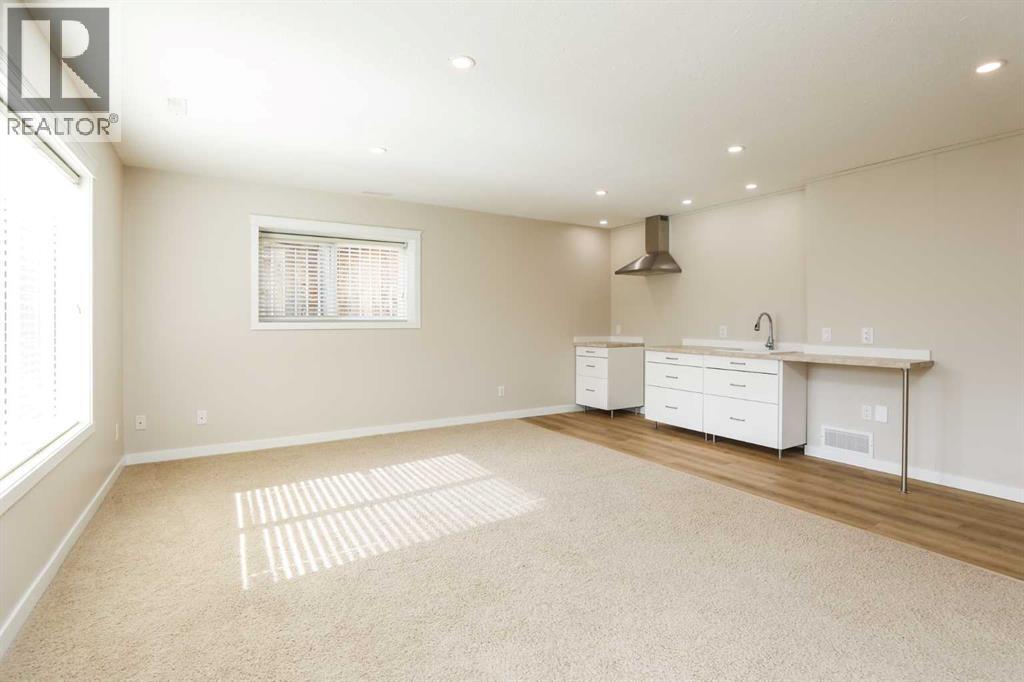 Single Family House Bi-level for Sale in  Mt Sunburst Crescent W Sunridge Lethbridge 