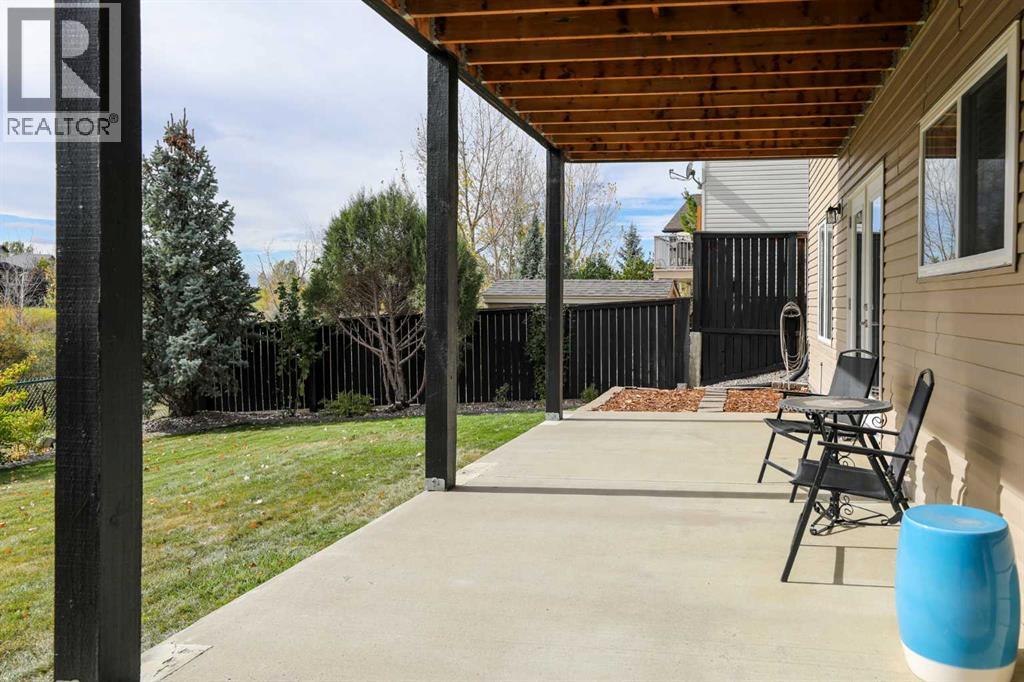 Single Family House Bi-level for Sale in  Mt Sunburst Crescent W Sunridge Lethbridge 