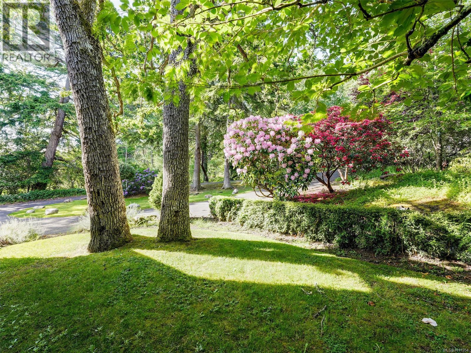  2550 Queenswood Drive, Saanich