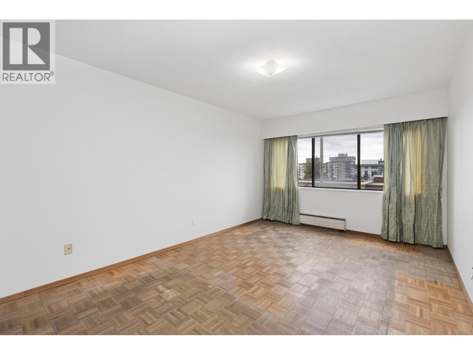 211 155 E 5TH STREET, North Vancouver