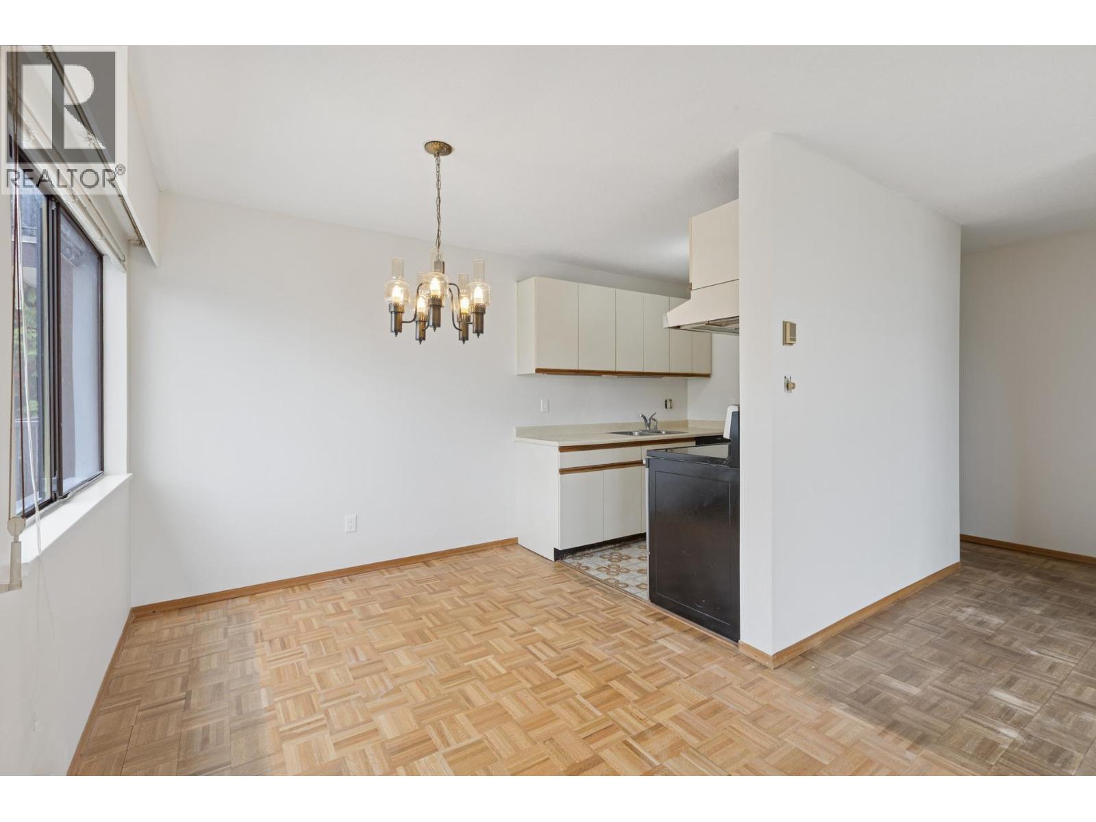 211 155 E 5TH STREET, North Vancouver