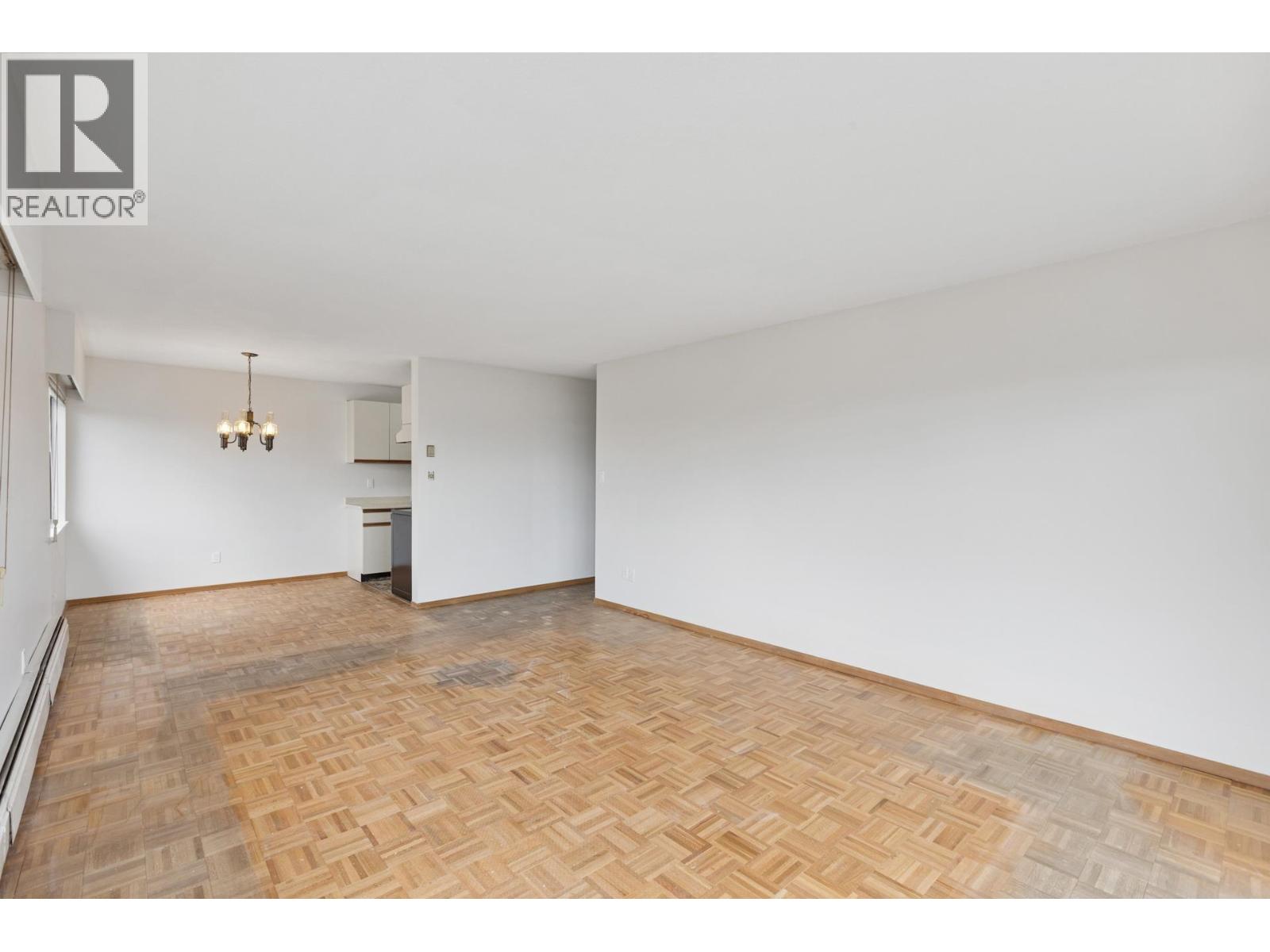 211 155 E 5TH STREET, North Vancouver