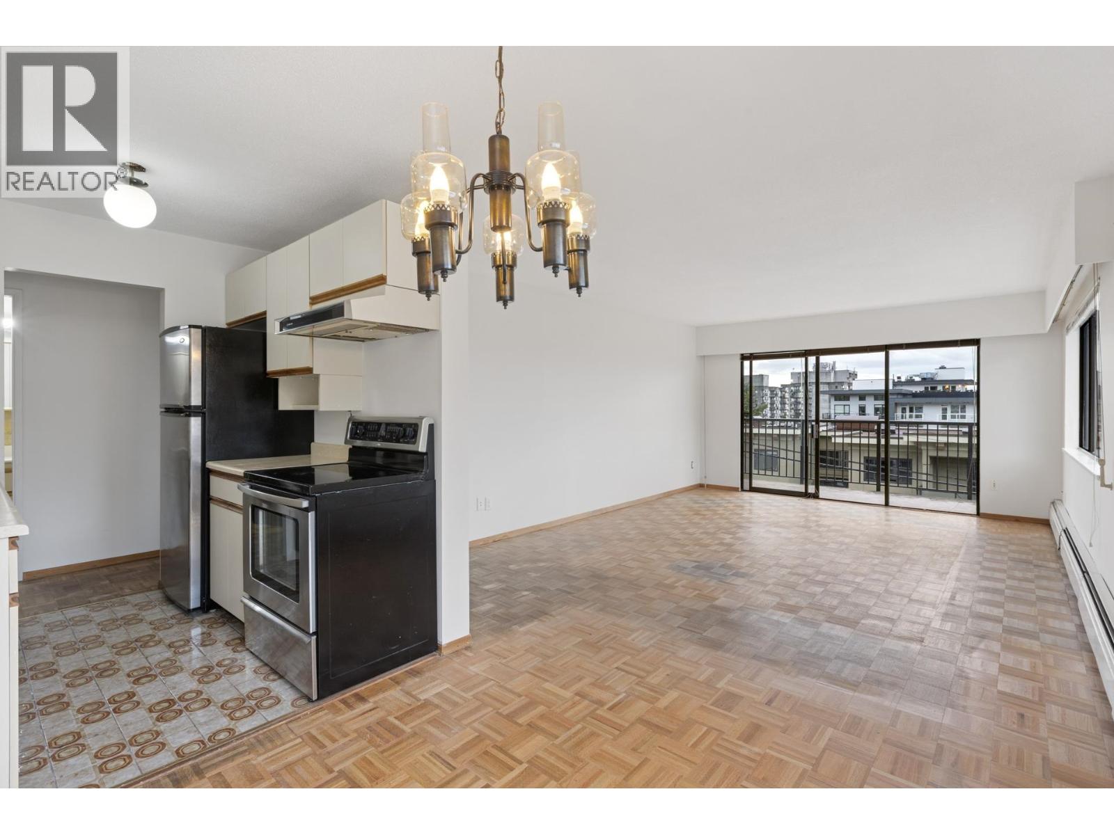 211 155 E 5TH STREET, North Vancouver