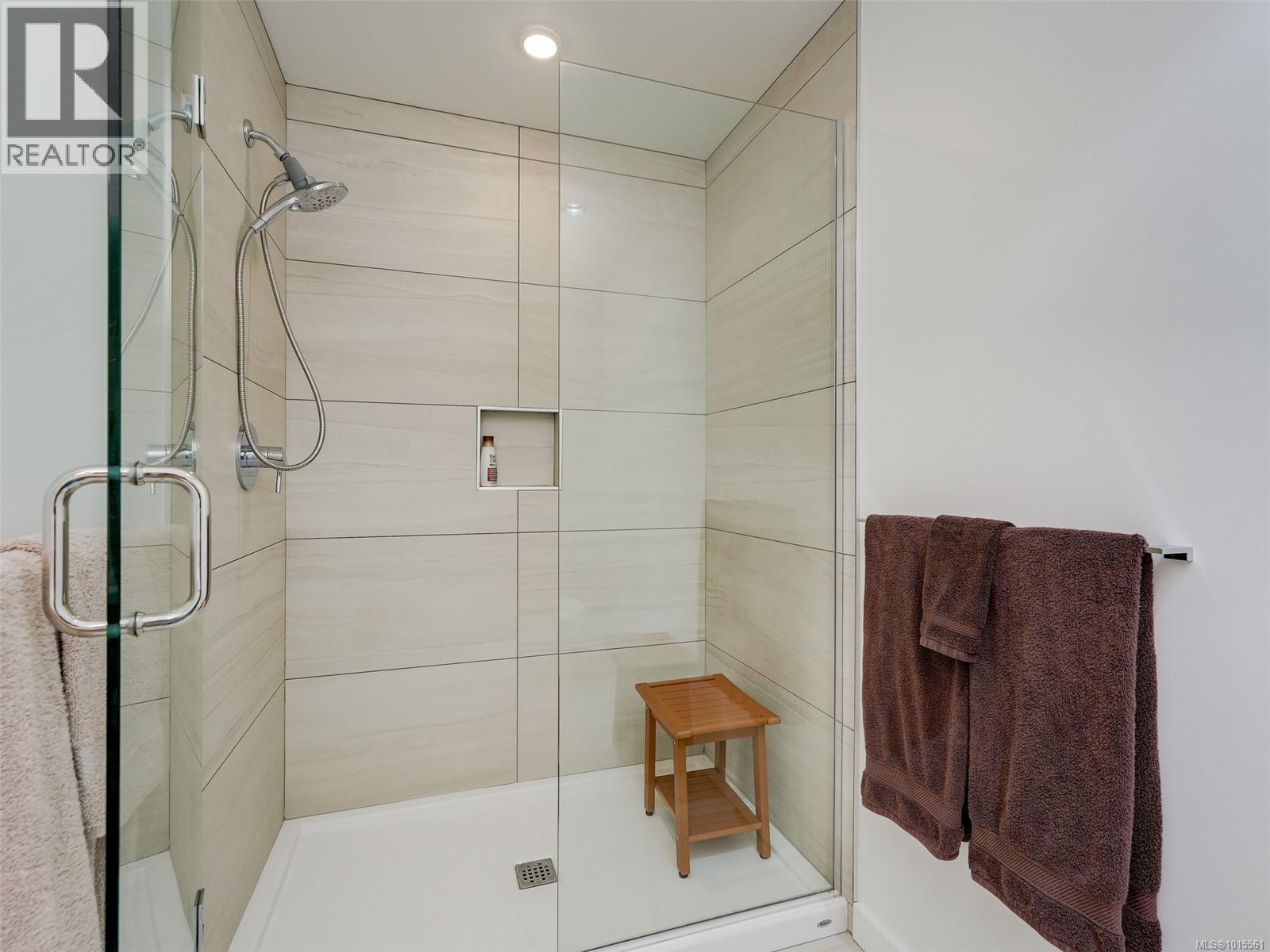 603 4009 Rainbow Hill Lane, Saanich