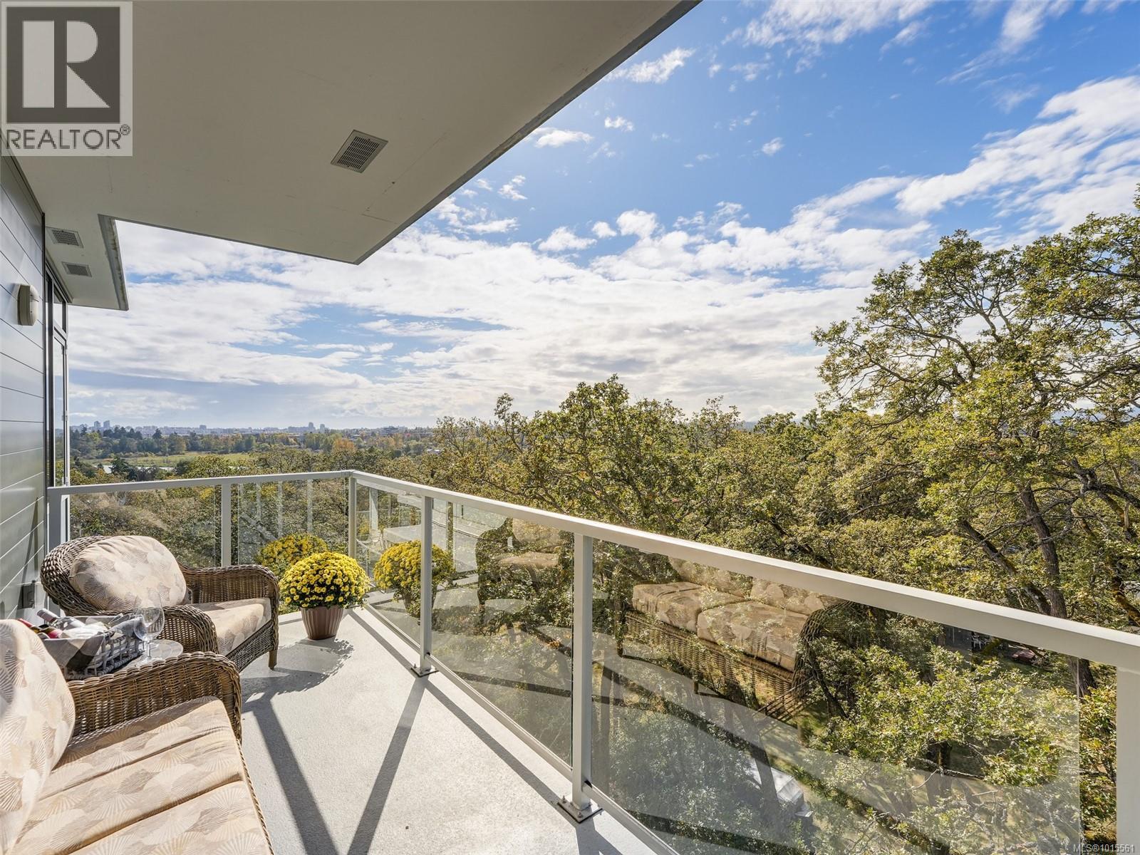 603 4009 Rainbow Hill Lane, Saanich